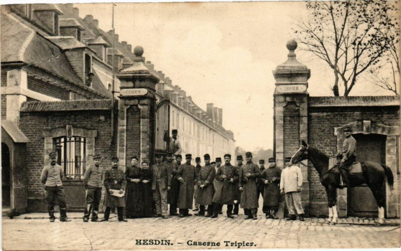Carte postale ancienne Hesdin - Caserne Tripier à Hesdin