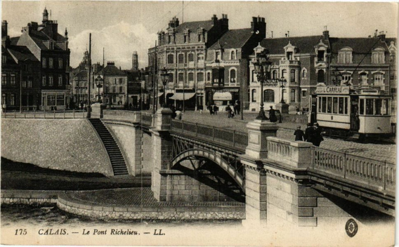 Carte postale ancienne Calais - Le Pont Richelieu à Calais