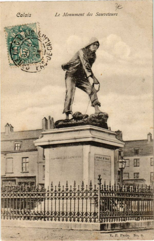 Carte postale ancienne Calais - Le Monument des Sauveteurs à Calais