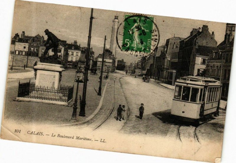 Carte postale ancienne Calais - Le Boulevard Maritime à Calais