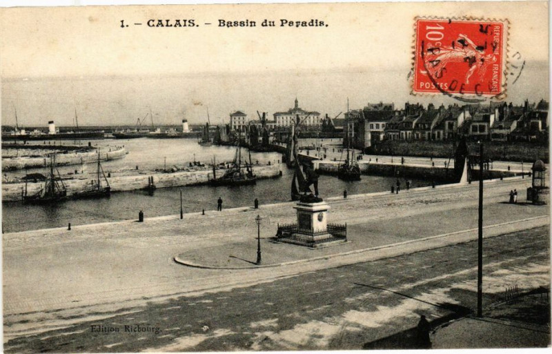Carte postale ancienne Calais - Bassin du Paradis à Calais