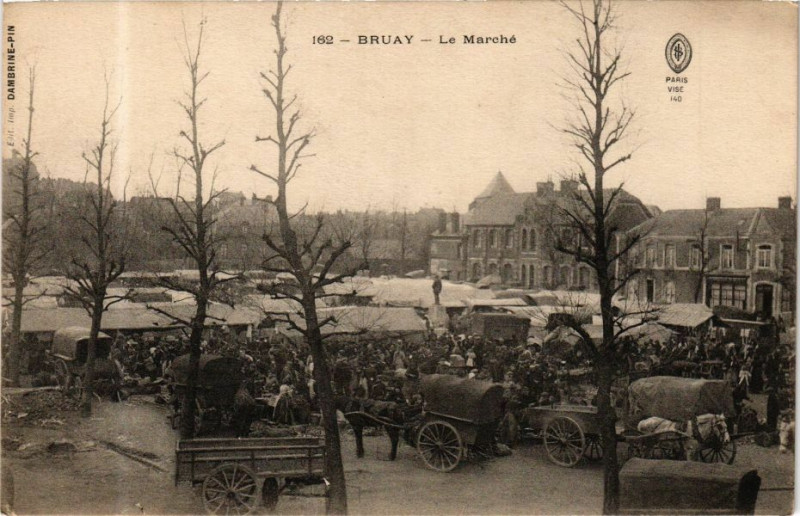 Carte postale ancienne Bruay - Le Marché