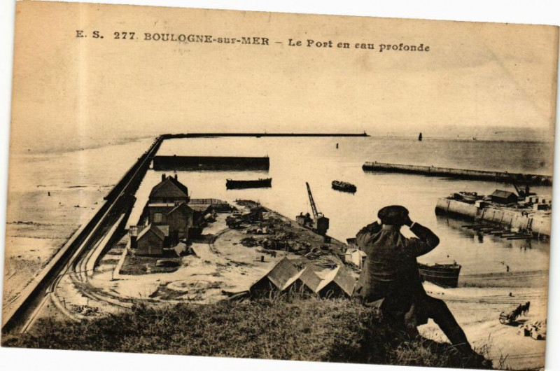 Carte postale ancienne Boulogne-sur-Mer - Le Port en eau profonde à Boulogne-sur-Mer