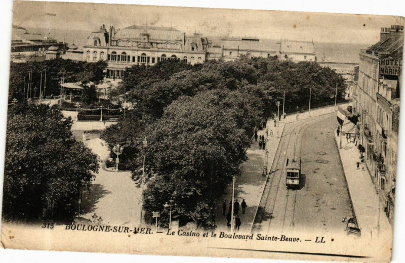 Carte postale ancienne Boulogne-sur-Mer - Le Casino et le Boulevard Sainte-Beuve à Boulogne-sur-Mer