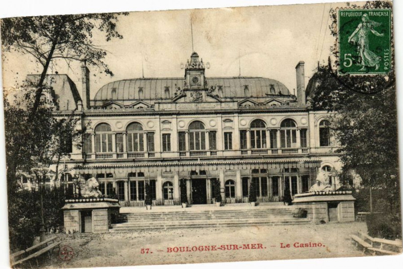 Carte postale ancienne Boulogne-sur-Mer - Le Casino à Boulogne-sur-Mer
