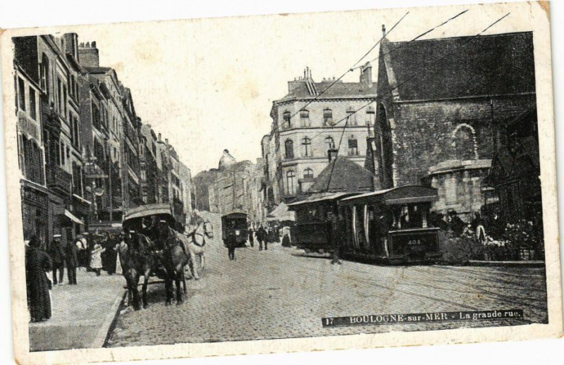 Carte postale ancienne Boulogne-sur-Mer - La grande rue à Boulogne-sur-Mer