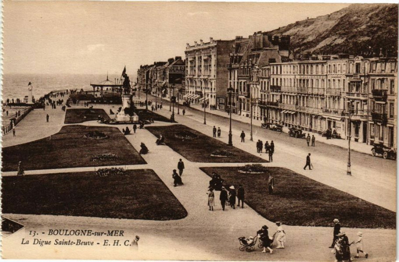 Carte postale ancienne Boulogne-sur-Mer - La Digue Sainte-Beuve à Boulogne-sur-Mer