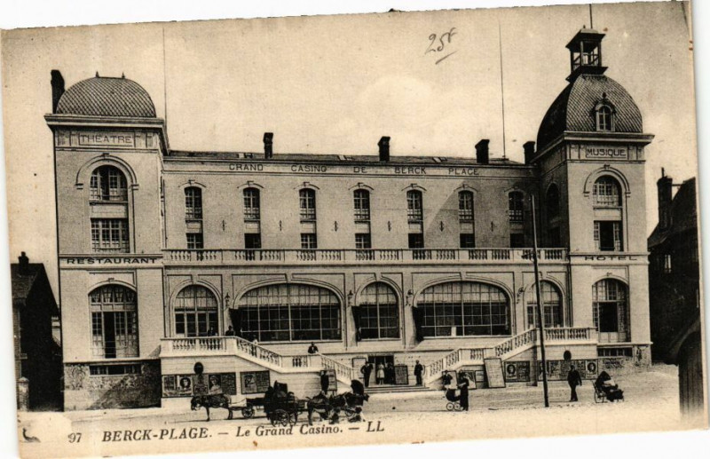 Carte postale ancienne Berck-Plage - Le Grand Casino à Berck