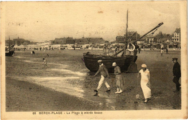 Carte postale ancienne Berck-Plage - La Plage a marée basse à Berck