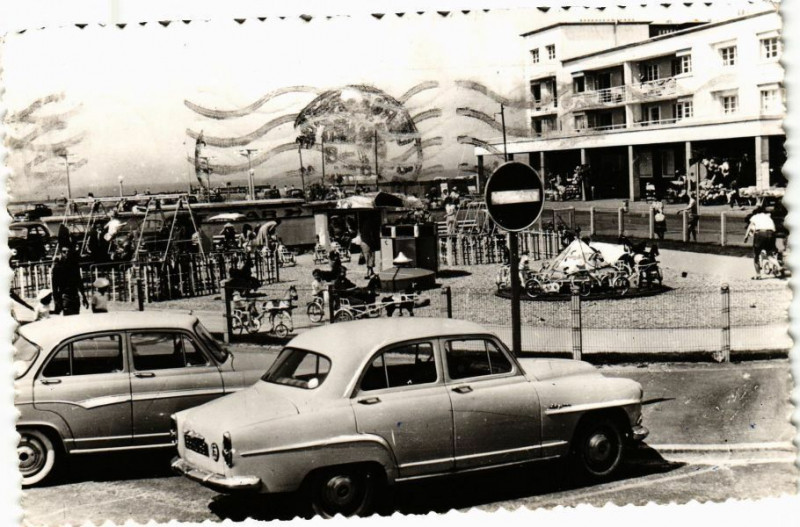 Carte postale ancienne Berck-Plage - L'entonnoir à Berck