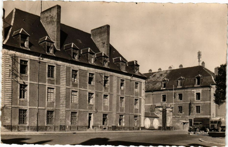 Carte postale ancienne Arras - La caserne Schramm à Arras