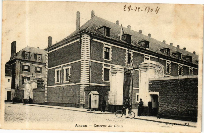Carte postale ancienne Arras - Caserne du Génie à Arras