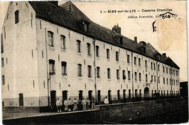 Carte postale ancienne Aire-sur-la-Lys - Caserne Cremilles à Aire-sur-la-Lys