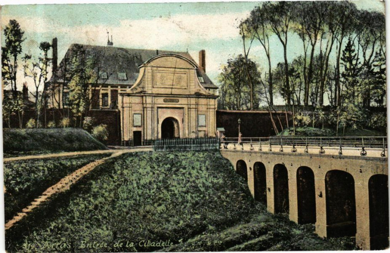 Carte postale ancienne Ed. Aqua 519 Arras Entrée de la Citadelle à Arras