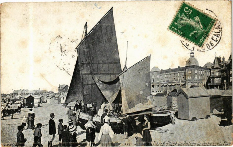 Carte postale ancienne Ed. Aqua 1779 Berck-Plage Un bateau de peche sur la Plage à Berck