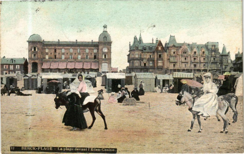Carte postale ancienne Ed. Aqua 12 Berck-Plage La Plage devan Eden-Casino à Berck