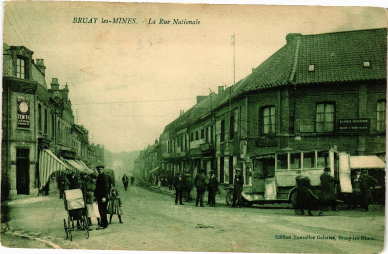 Carte postale ancienne Bruay - les - mines - La rue nationale
