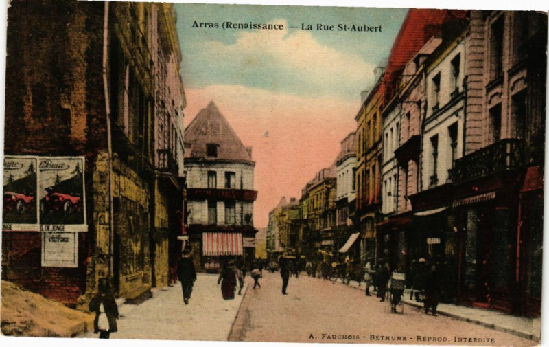 Carte postale ancienne Arras - La rue Saint-aubert à Arras