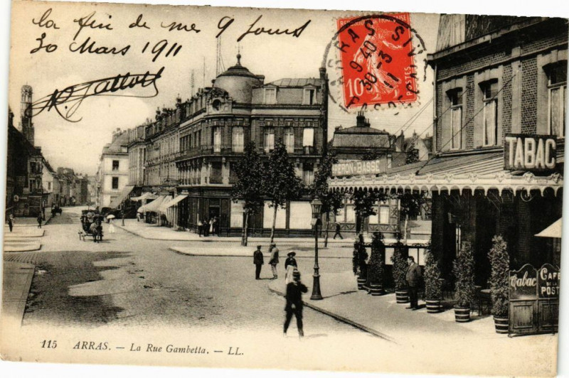 Carte postale ancienne Arras - La rue gambetta à Arras