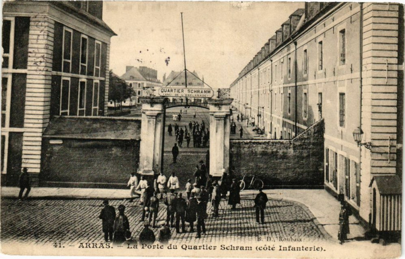 Carte postale ancienne Arras - L aporte du quartier schram à Arras