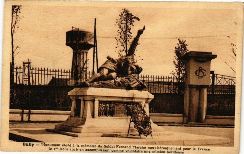 Carte postale ancienne Bully - Monument eleve a la memorie