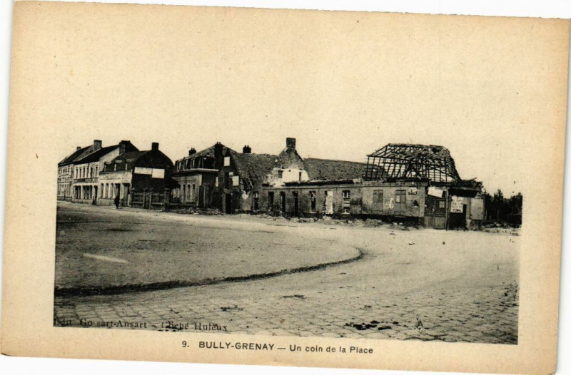 Carte postale ancienne Bully-Grenay - Un coin de la placce à Grenay