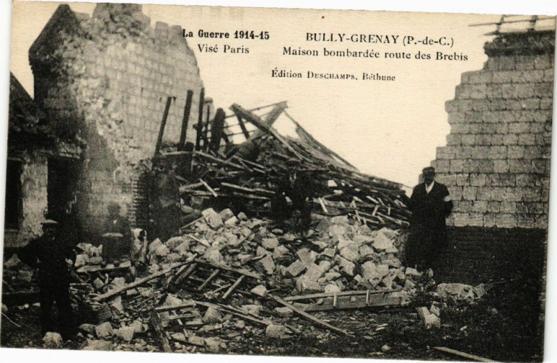 Carte postale ancienne Bully-Grenay - Maison bombardee route des brebis à Grenay