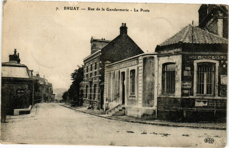 Carte postale ancienne Bruay - Rue de la gendarmerie
