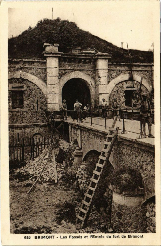 Carte postale ancienne Brimont - Les fosses et l'Entrée