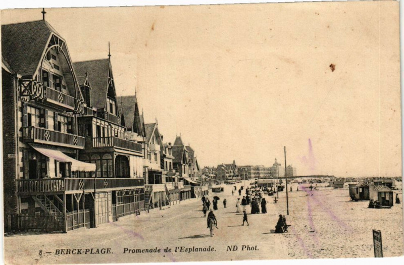 Carte postale ancienne Berck-Plage - Promenade de l'esplanade à Berck