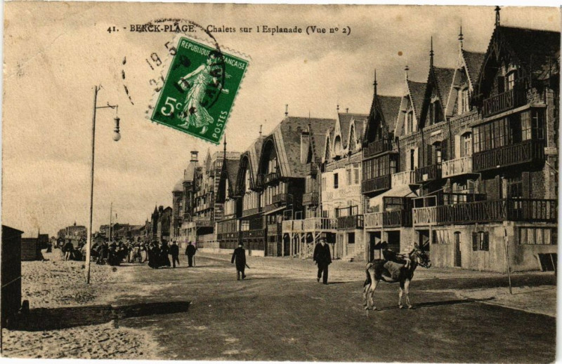 Carte postale ancienne Berck-Plage - Chalets sur l'esplanade à Berck