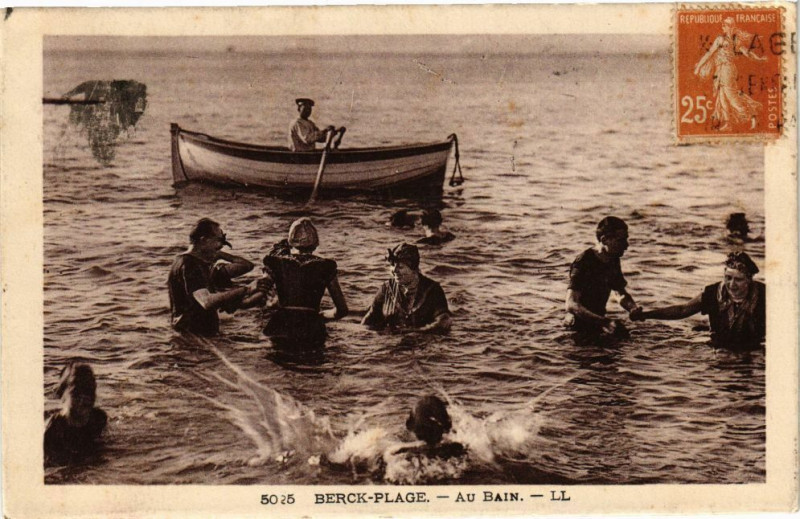 Carte postale ancienne Berck-Plage - Au bain à Berck