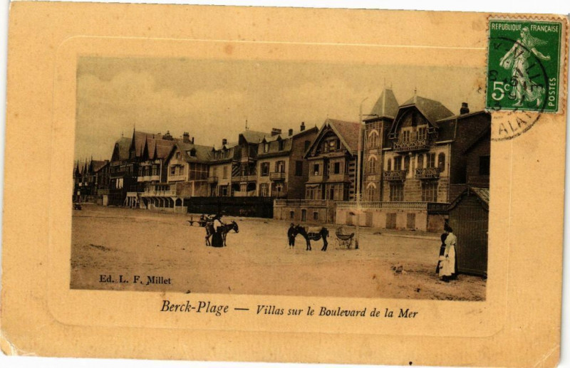 Carte postale ancienne Berck-Plage - Villas sur le boulevard de la mer à Berck