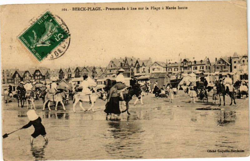 Carte postale ancienne Berck-Plage - Promenade a ane sur la plage à Berck