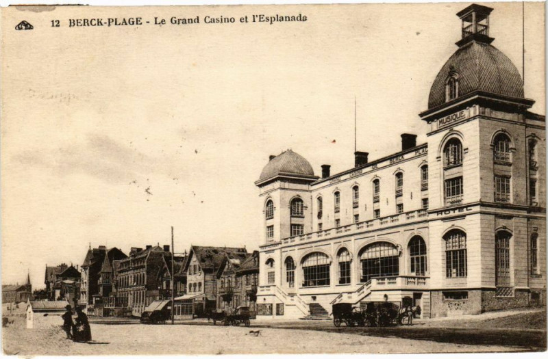 Carte postale ancienne Berck-Plage - Le grand casino et l'esplanade à Berck
