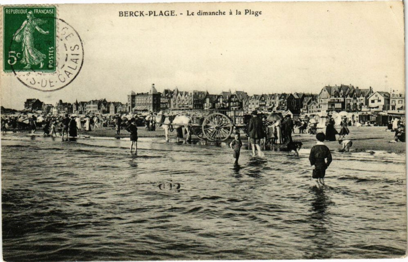 Carte postale ancienne Berck-Plage - Le dimanche a la plage à Berck