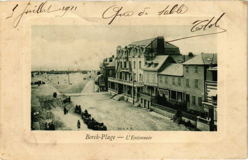 Carte postale ancienne Berck-Plage - L'entonnoir à Berck