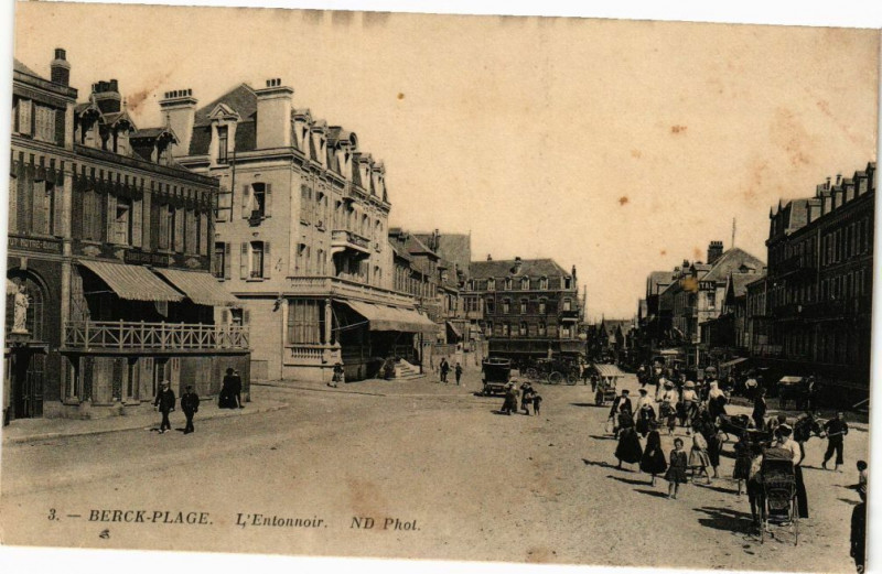 Carte postale ancienne Berck-Plage - L'entonnoir à Berck