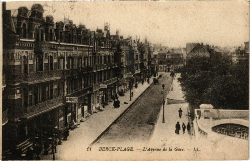 Carte postale ancienne Berck-Plage - L'avenue de la gare à Berck