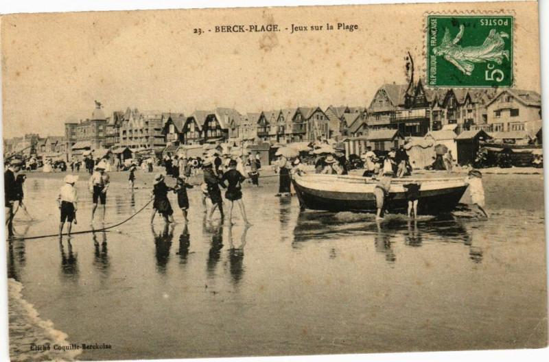 Carte postale ancienne Berck-Plage - Jeux sur la plage à Berck
