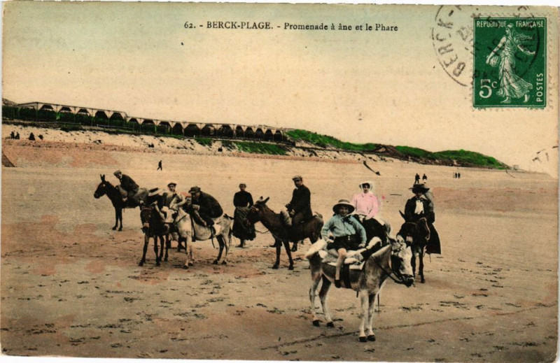 Carte postale ancienne Berck-Plage - Promenade a ane et le phare à Berck