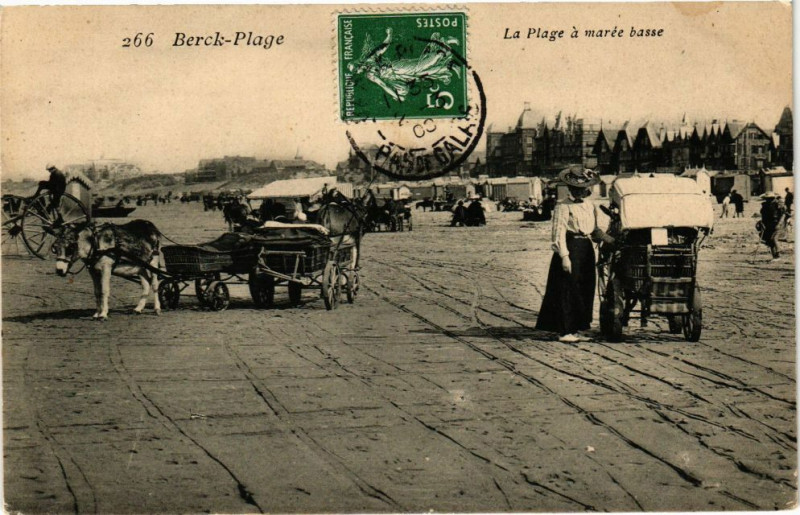 Carte postale ancienne Berck-Plage - La plage a maree basse à Berck