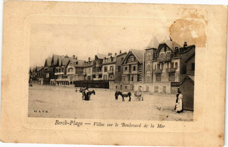 Carte postale ancienne Berck-Plage - Villas sur la boulevard de la mer à Berck