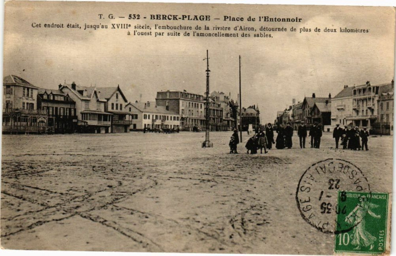 Carte postale ancienne Berck-Plage - Place de l'entonnoir à Berck