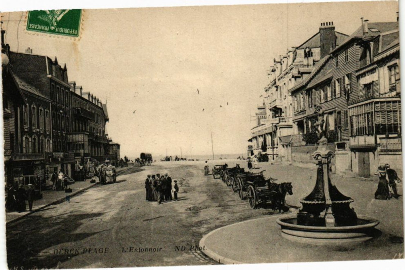 Carte postale ancienne Berck-Plage - L'entonnoir à Berck
