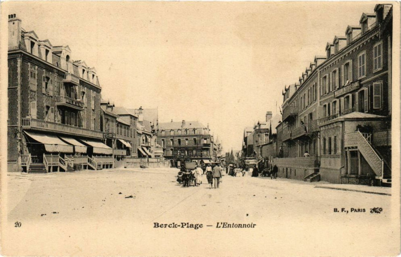 Carte postale ancienne Berck-Plage - L'entonnoir à Berck