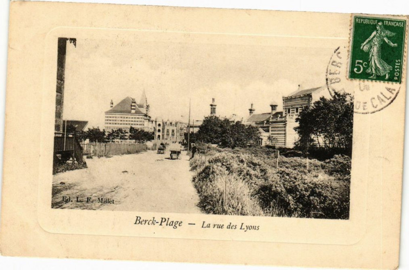 Carte postale ancienne Berck-Plage - La rue des Lyons à Berck