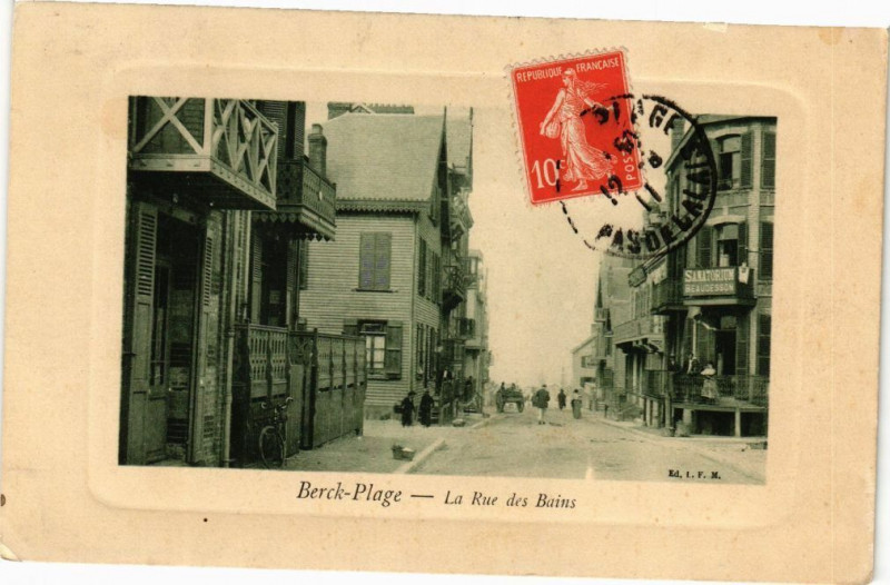 Carte postale ancienne Berck-Plage - La rue des bains à Berck