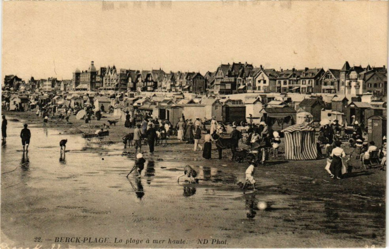 Carte postale ancienne Berck-Plage - La plage a mer haute à Berck