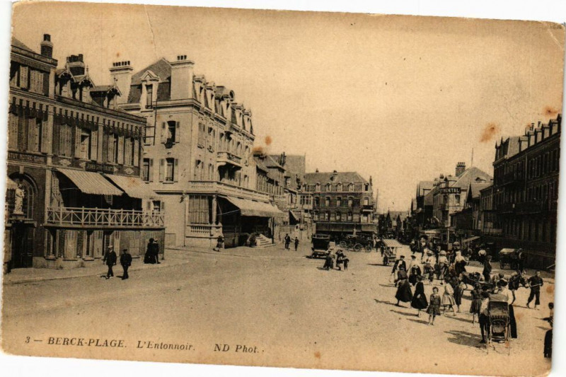 Carte postale ancienne Berck-Plage - L'entonnoir à Berck